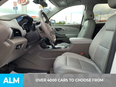 Used 2021 Chevrolet Traverse LT image 3