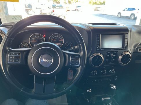 Used 2016 Jeep Wrangler Unlimited Sahara image 12