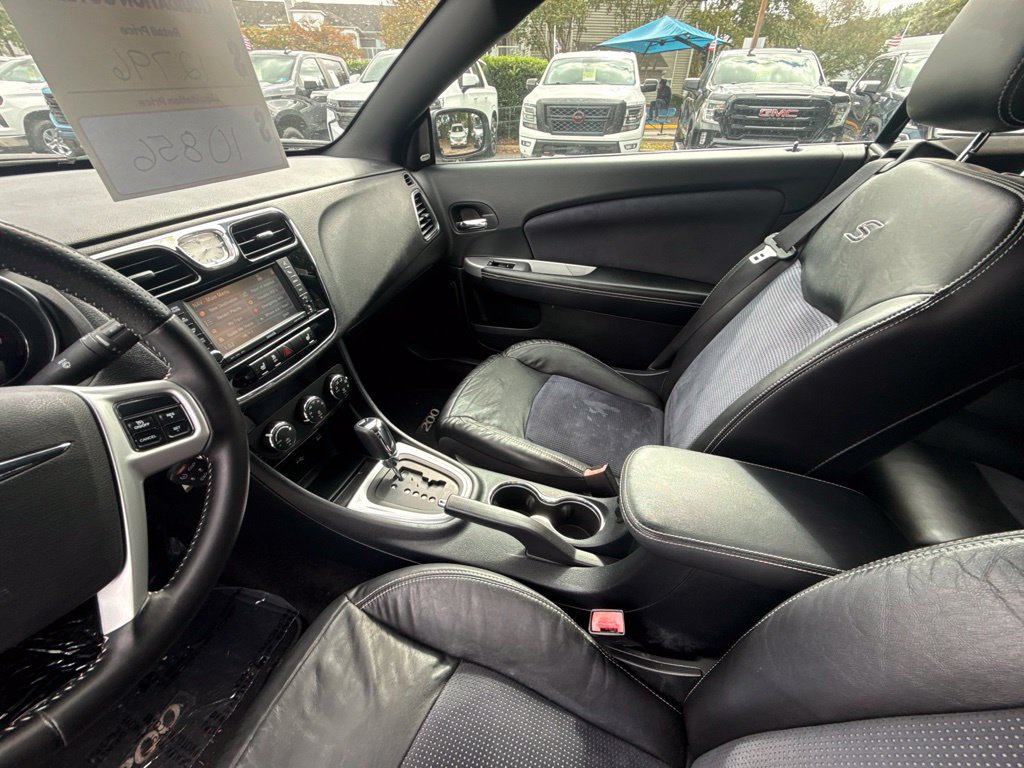 Used 2011 Chrysler 200 S FWD image 13