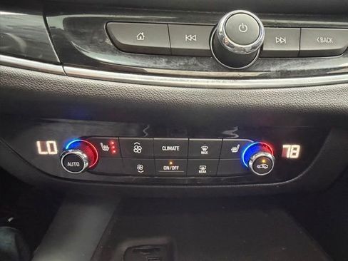 Used 2020 Buick Enclave Essence AWD/4WD image 34