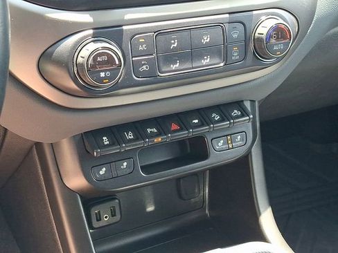 Certified 2021 Chevrolet Colorado Z71 w/ Safety Package AWD/4WD image 15