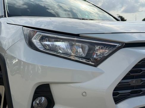 Used 2020 Toyota RAV4 Limited image 3