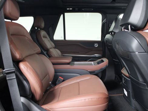New 2026 Lincoln Navigator Reserve image 33