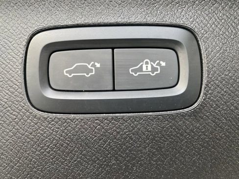 Used 2023 Volvo XC90 T8 Ultimate image 8