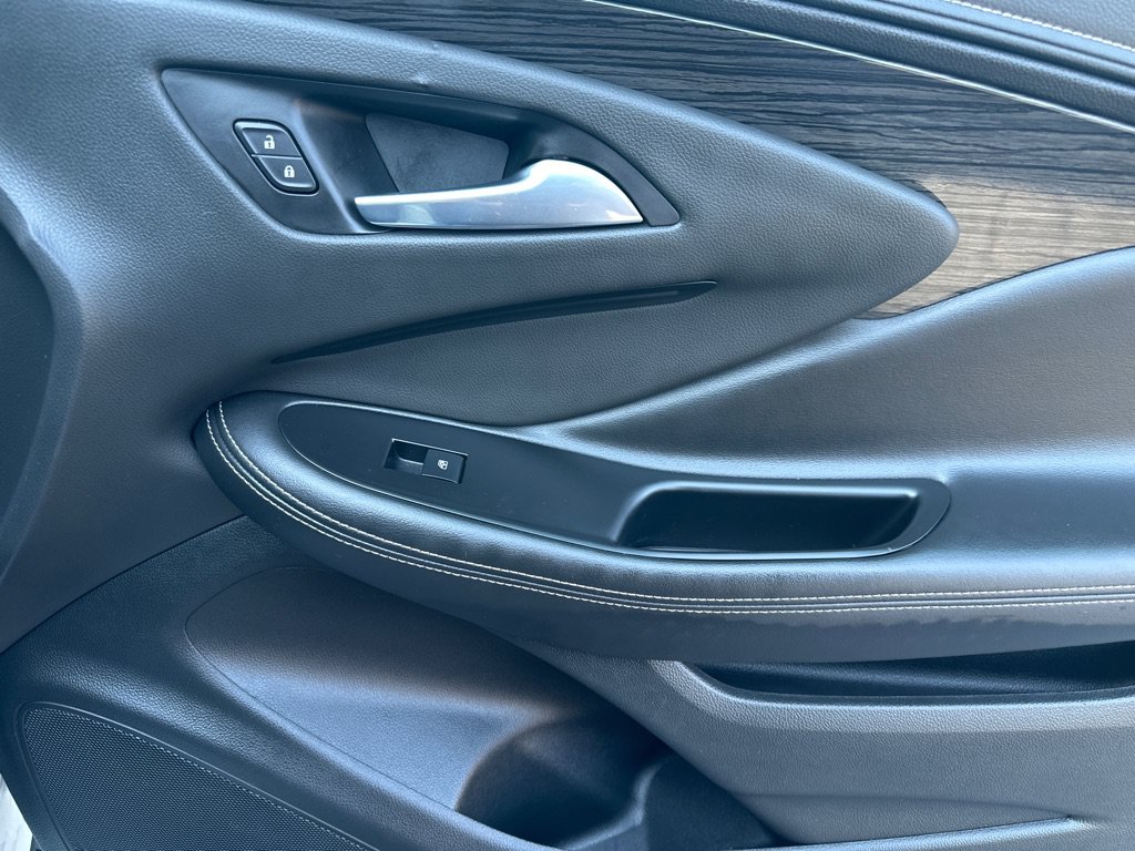 Used 2018 Buick Envision Essence FWD image 13