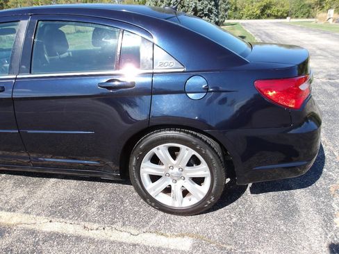 Used 2011 Chrysler 200 Touring image 32