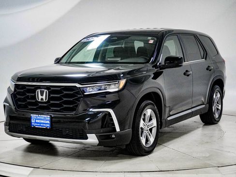 Used 2025 Honda Pilot EX-L image 3