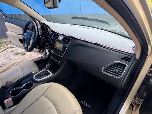 Used 2011 Chrysler 200 Limited FWD image 14
