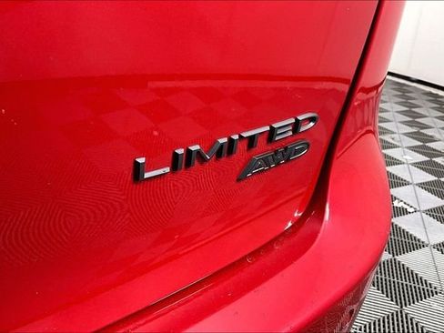 New 2027 Chrysler Pacifica Limited AWD/4WD image 10