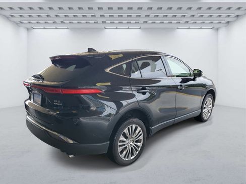 Used 2021 Toyota Venza XLE image 4