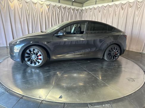 Used 2024 Tesla Model Y Performance AWD/4WD image 8