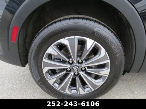 Used 2025 Buick Envision Preferred AWD/4WD image 11