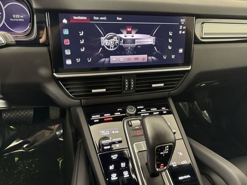 Certified 2023 Porsche Cayenne Platinum Edition image 31