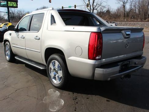 Used 2007 Cadillac Escalade EXT w/ Information Package AWD/4WD image 4