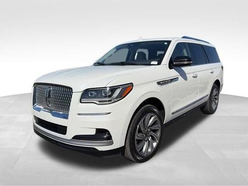 Used 2022 Lincoln Navigator Reserve image 3