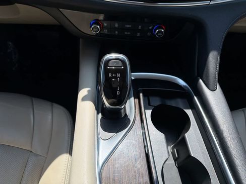 Used 2019 Buick Enclave Premium AWD/4WD image 36