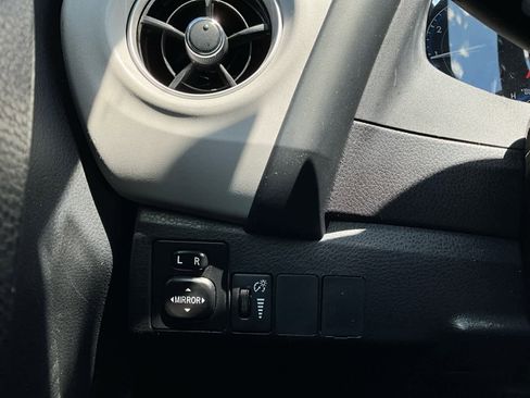 Used 2019 Toyota Corolla LE FWD image 19