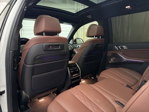 Used 2021 BMW X7 M50i image 19