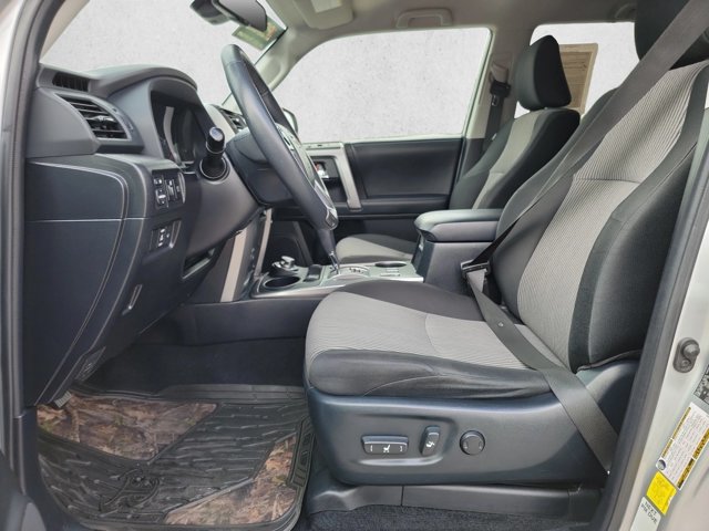 Used 2022 Toyota 4Runner SR5 AWD/4WD image 17