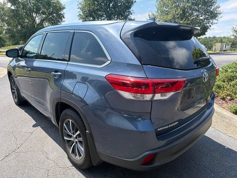 Used 2018 Toyota Highlander XLE AWD/4WD image 8