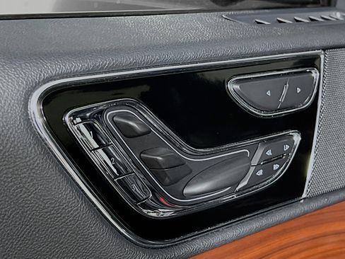 Used 2022 Lincoln Navigator Reserve image 16