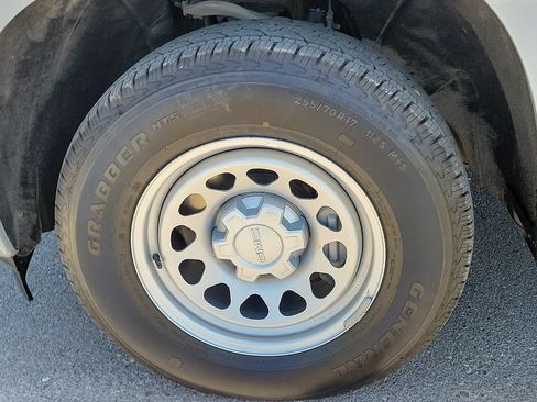 Used 2024 Chevrolet Silverado 1500 Custom RWD image 17