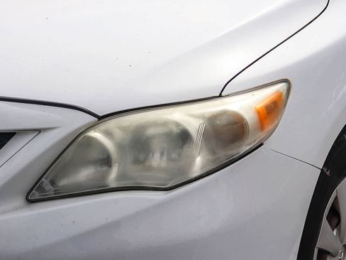 Used 2011 Toyota Corolla L image 2