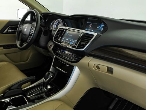 Used 2016 Honda Accord Touring image 22