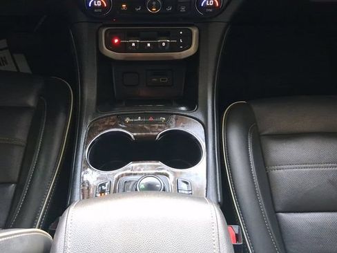 Used 2022 GMC Acadia Denali w/ Denali Ultimate Package FWD image 6
