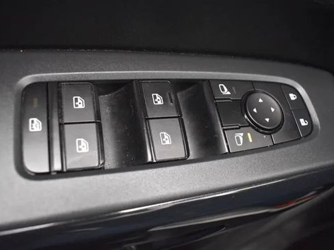 Used 2024 Nissan Pathfinder SV FWD image 21