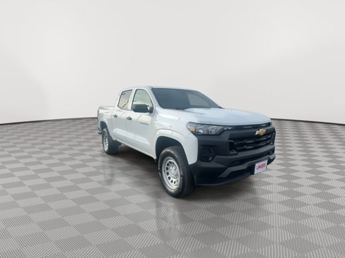 Used 2024 Chevrolet Colorado W/T image 3