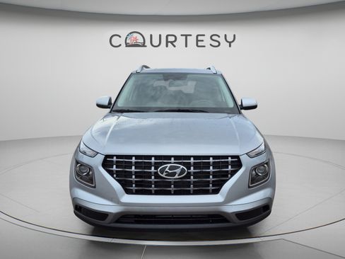 Used 2025 Hyundai Venue SEL FWD image 12