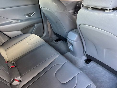 Used 2024 Hyundai Elantra Blue image 31