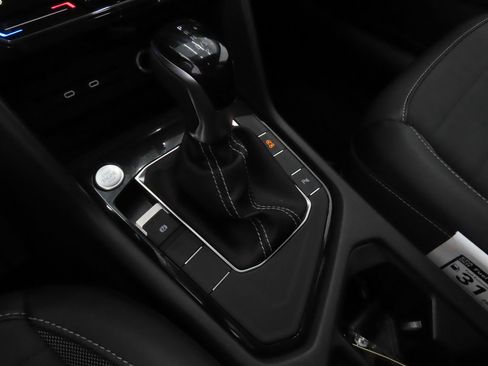 Certified 2026 Volkswagen Taos SE FWD image 16