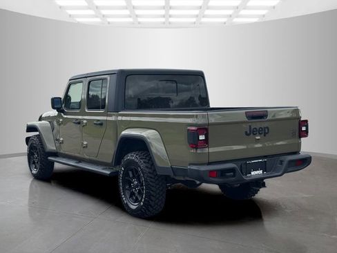 Certified 2026 Jeep Gladiator Overland AWD/4WD image 5