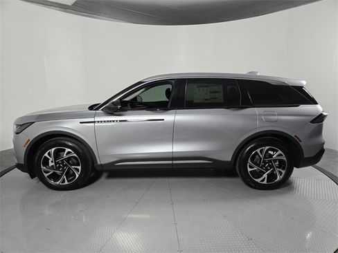 New 2026 Lincoln Nautilus Premier image 8