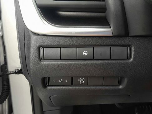 Used 2023 Nissan Rogue SV image 28