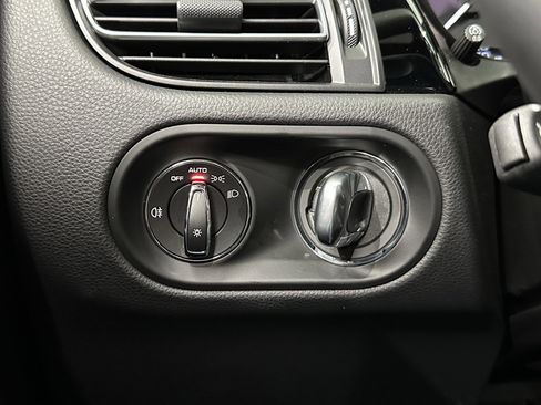 Certified 2024 Porsche Macan image 44