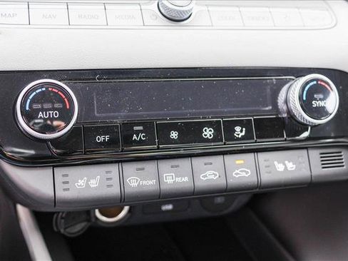 New 2025 Hyundai Elantra Limited image 19