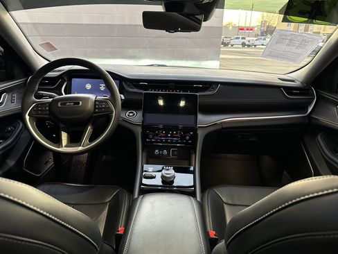 Used 2023 Jeep Grand Cherokee Limited w/ Luxury Tech Group II image 7