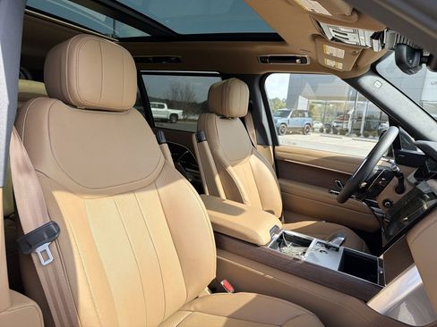 New 2026 Land Rover Range Rover Long Wheelbase SE AWD/4WD image 11
