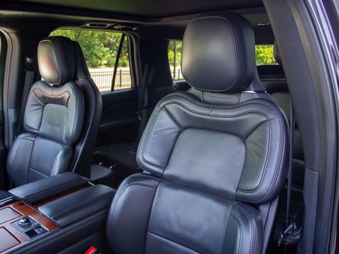 Used 2024 Lincoln Navigator Reserve AWD/4WD image 12