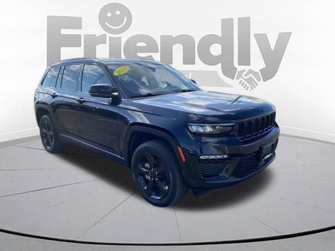 Used 2023 Jeep Grand Cherokee Limited w/ Black Appearance Package AWD/4WD image 3