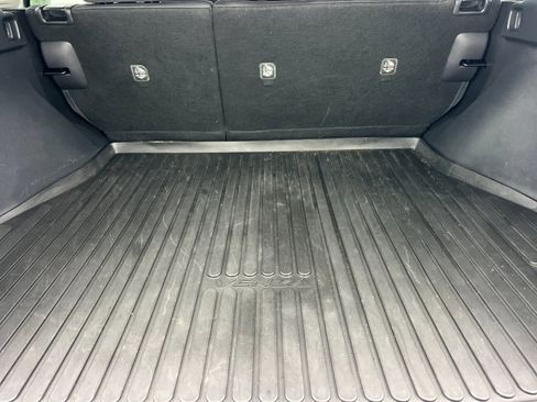 Used 2022 Toyota Venza LE image 16