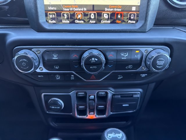 Used 2019 Jeep Wrangler Unlimited Sahara AWD/4WD image 14