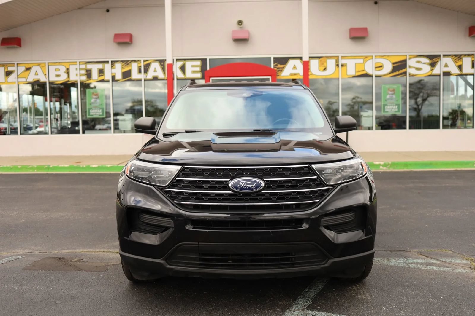 Used 2020 Ford Explorer XLT w/ Comfort Package AWD/4WD image 2