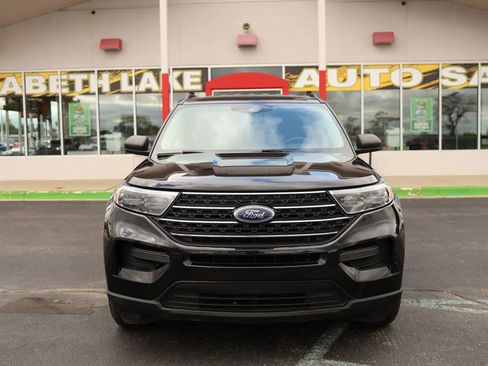 Used 2020 Ford Explorer XLT w/ Comfort Package AWD/4WD image 2