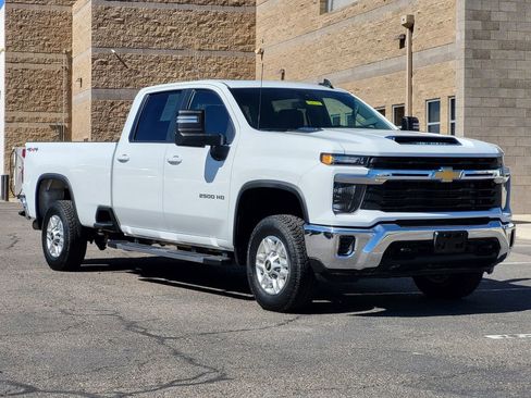 Used 2024 Chevrolet Silverado 2500 LT image 2