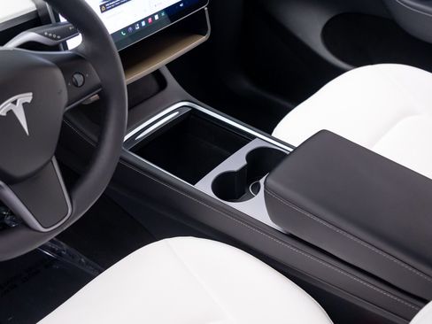 Used 2023 Tesla Model Y 2WD image 12
