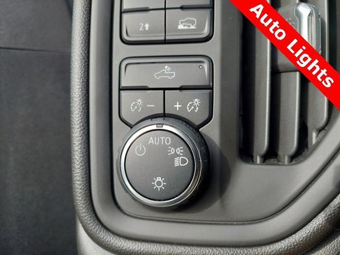 Used 2022 Chevrolet Silverado 1500 Custom image 23